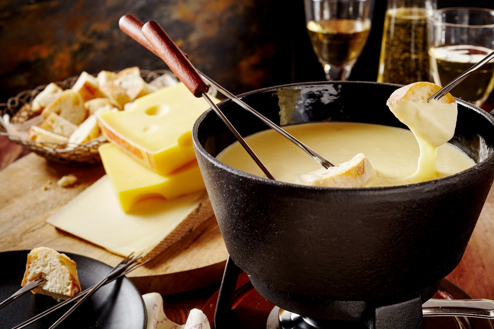 ¿Cómo hacer una fondue de queso?